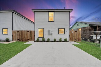 Building Photo - 11610 Danford Ln
