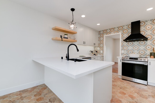 Building Photo - 4373 Loma Riviera Ct