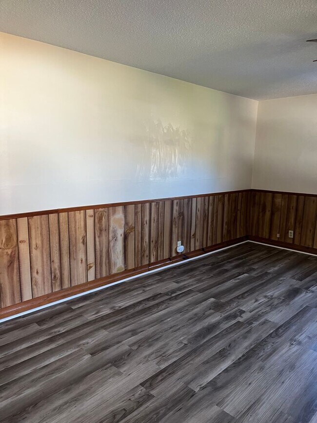 Foto del edificio - 2 Bedroom Apartment Located in Beautiful Warrensville