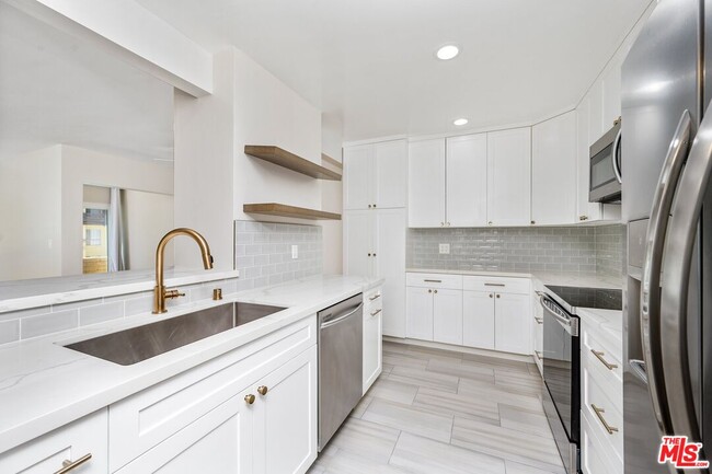 Building Photo - 6225 Canterbury Dr