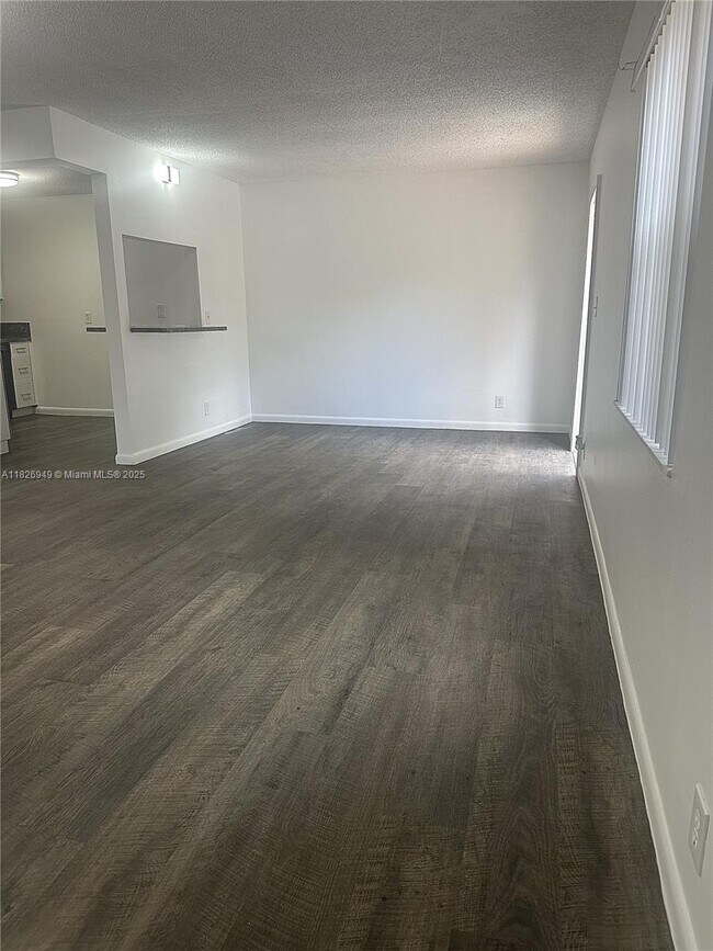 Foto del edificio - 10873 NW 45th St