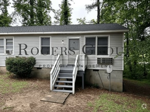 Building Photo - 109-111 Holly Ct