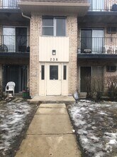 Building Photo - 238 Shorewood Dr