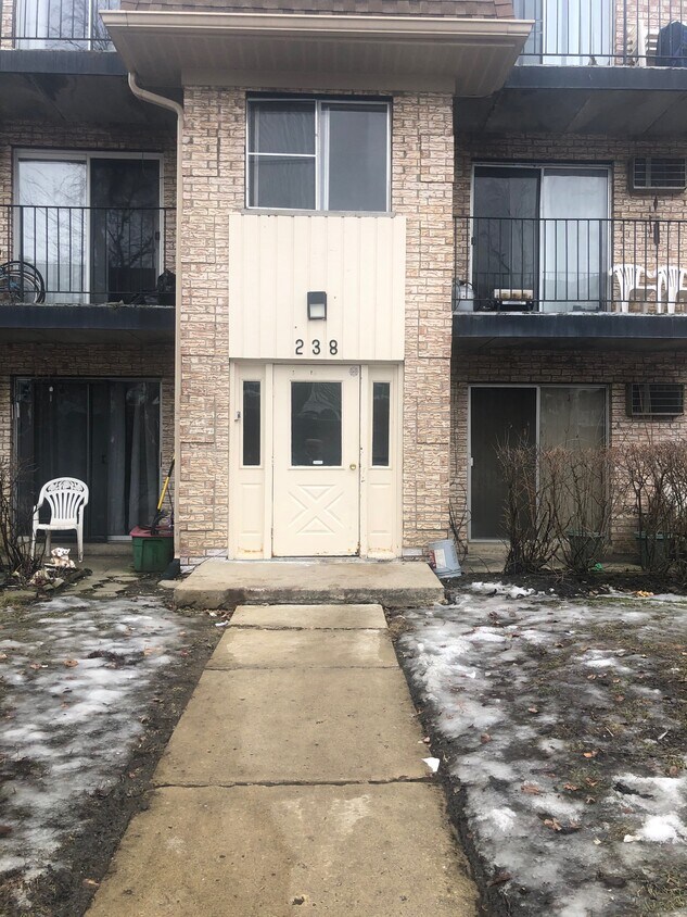 Foto principal - 238 Shorewood Dr