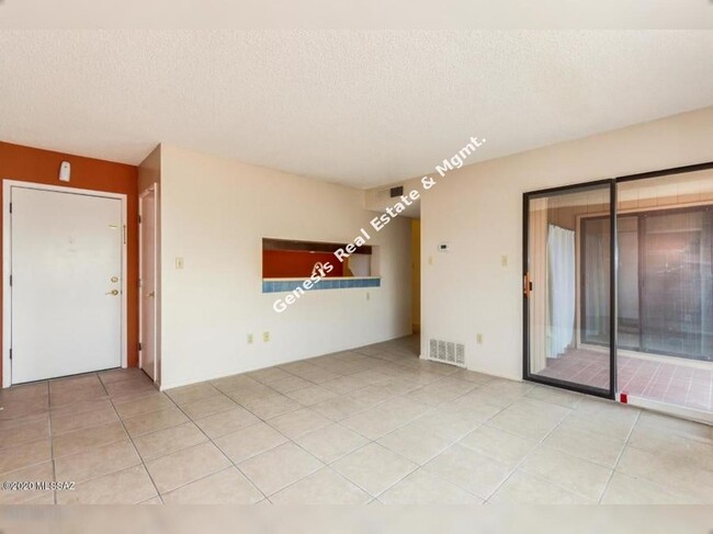 Building Photo - Central 2 bed condo