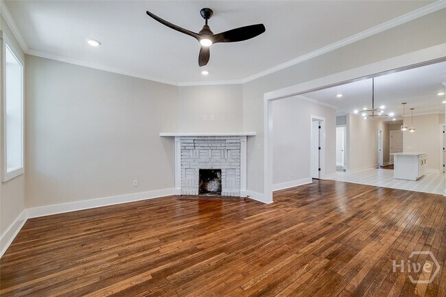 Foto del edificio - 905 E Park Ave