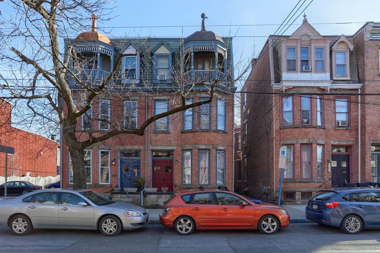 1609 Green St Unit Apt 2, Harrisburg, PA 17102 Room for Rent in