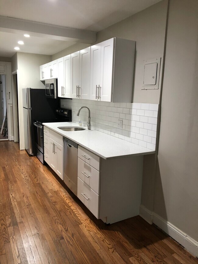 Foto del edificio - 2221 40th Pl NW