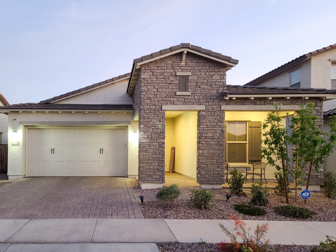 Foto principal - 20917 E Reins Rd