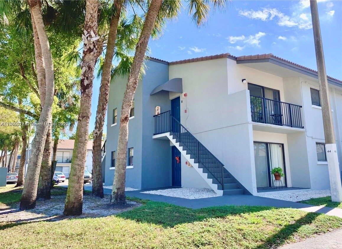 Primary Photo - 7060 NW 179th St
