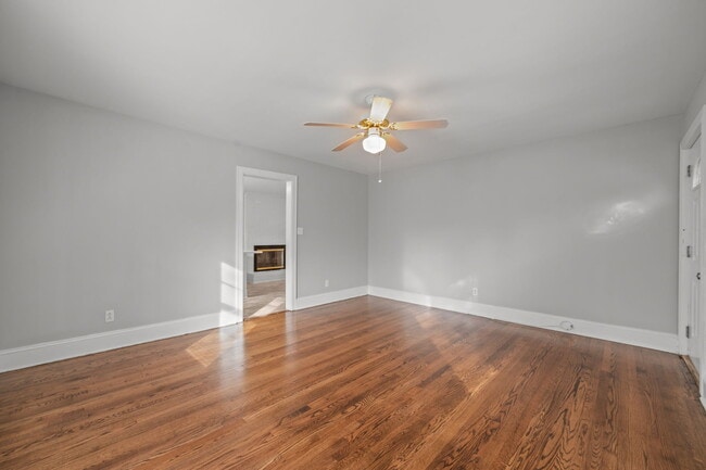 Foto del edificio - 2405 Jefferson Dr