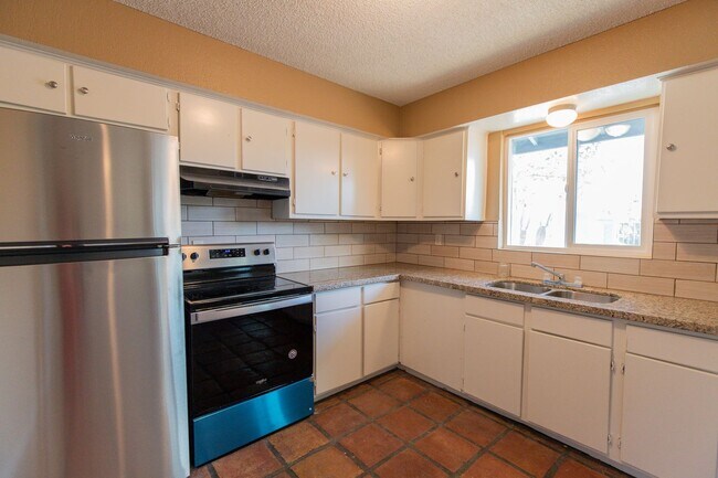 Foto del edificio - 1324 E Peoria Ave