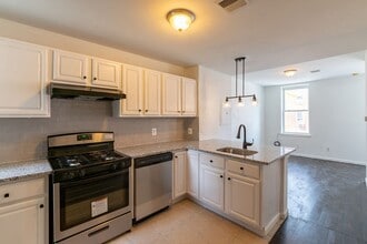 Building Photo - 305 N 41st St