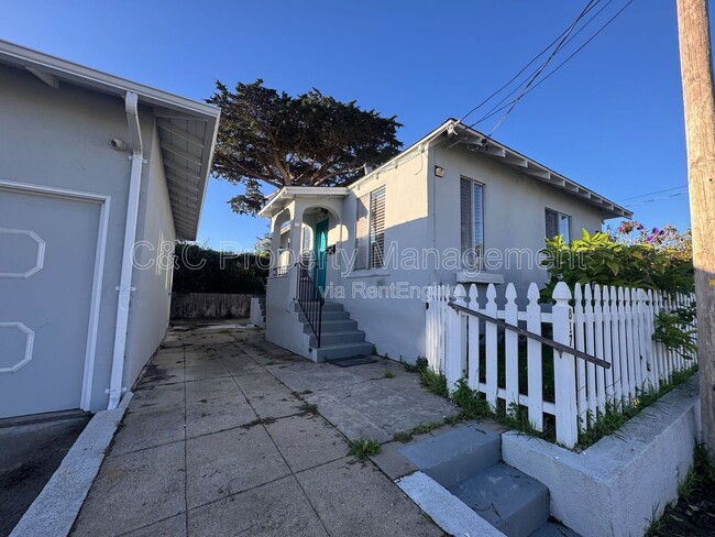 Building Photo - 817 Wainwright St