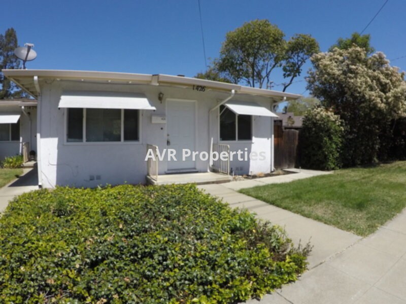 Foto principal - 1426 College Ave