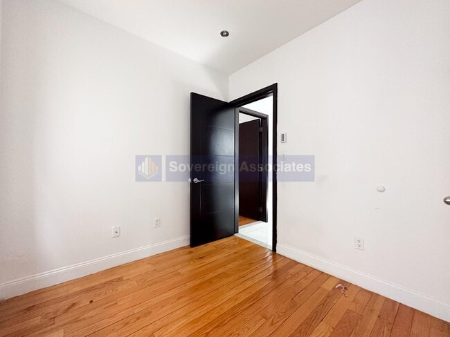Building Photo - 932 Amsterdam Ave