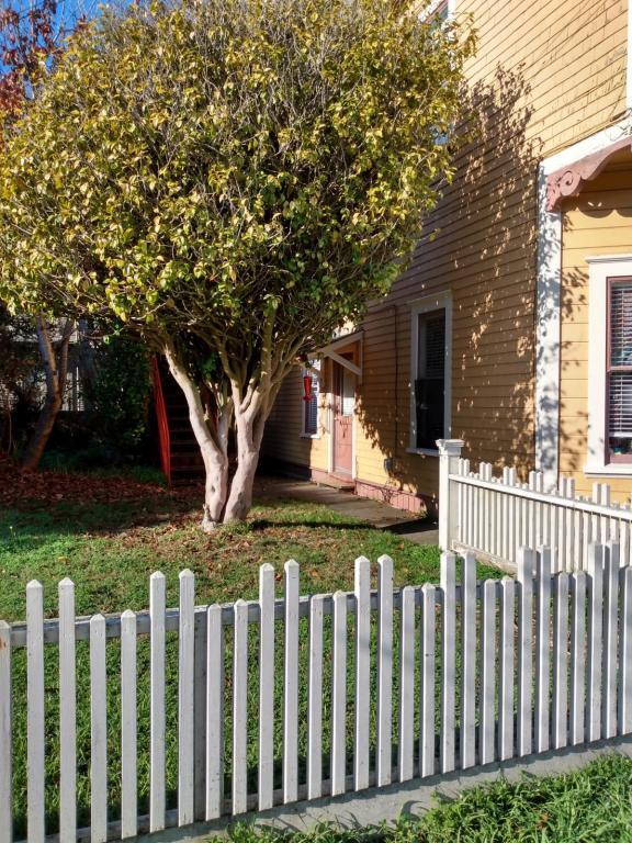 Primary Photo - 1402 D st