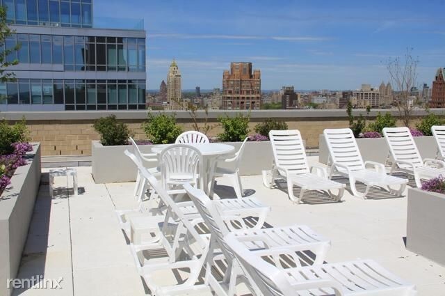 Foto del edificio - 2 br, 2 bath House - 300 E 75th St