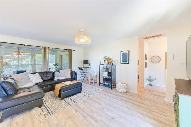 Building Photo - 14283 Sharon Dr