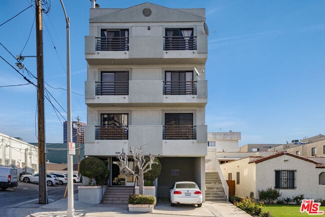 Building Photo - 1216 S Saltair Ave