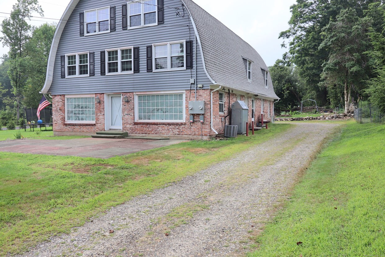 Primary Photo - 235 Thompson St