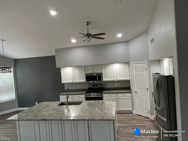 Building Photo - 4 br, 3 bath House - 3138 E La Costa Pl