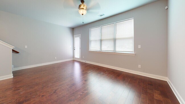 Foto del edificio - New Construction Townhome for Rent in Fore...
