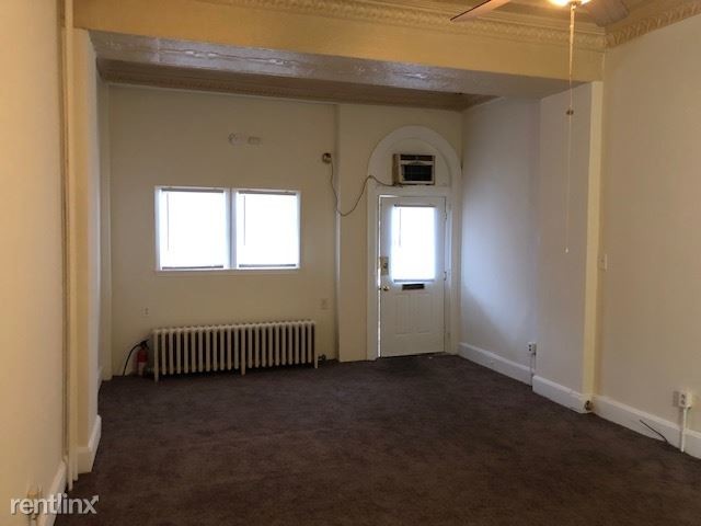 Building Photo - 807 Oak St