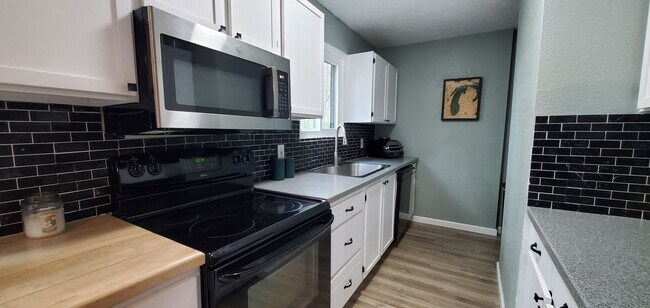 Foto del edificio - Maplewood Hills 2 Bedroom End Unit Townhome