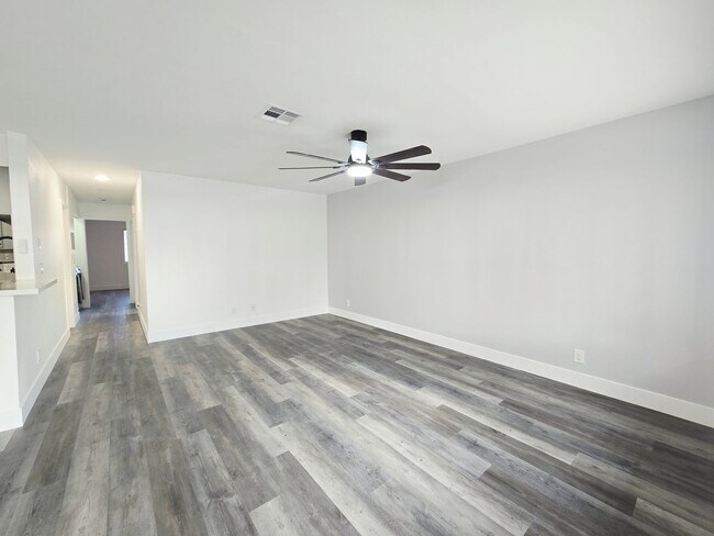 Foto del edificio - Stylish Green Valley Townhome – Upgraded 2 Bed 2 Bath with Private Garage & Covered Deck