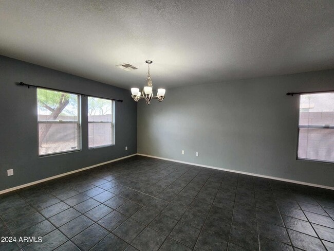 Foto del edificio - 40443 W Helen Ct