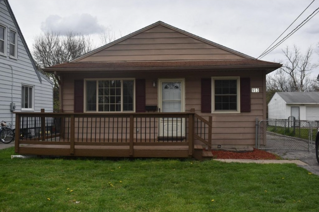 Building Photo - 953 Fries Ave