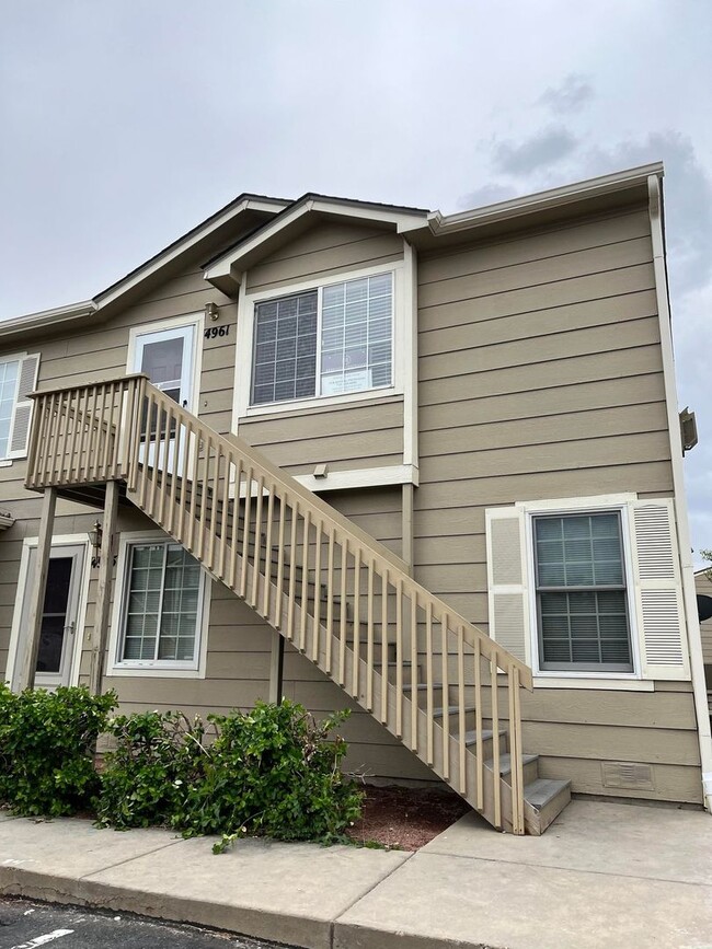 Upper 2 bed, 2 bath Condo on Leland for rent! - Upper 2 bed, 2 bath Condo on Leland for rent!