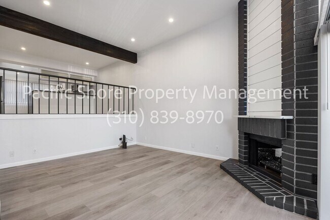 Foto del edificio - Lush and Lavish Three Bedroom Neatly Tucked Away In The Villa Vallarta Townhouse Community