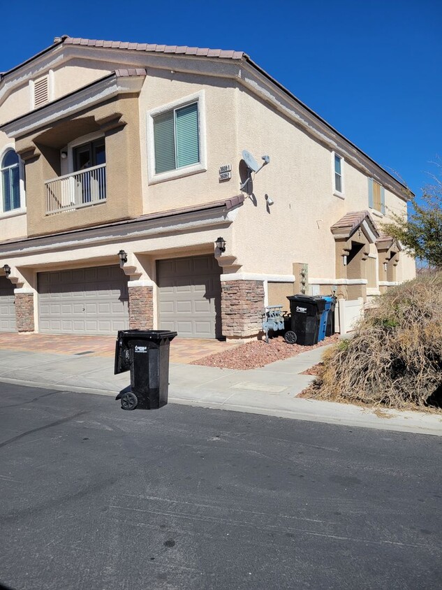 Foto principal - Awesome Townhome in North Las Vegas