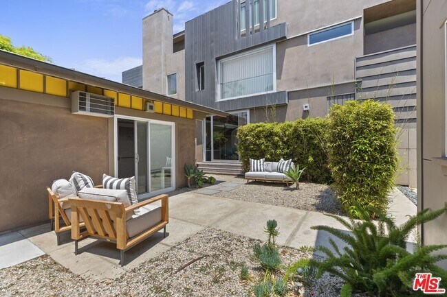 Building Photo - 522 Rialto Ave