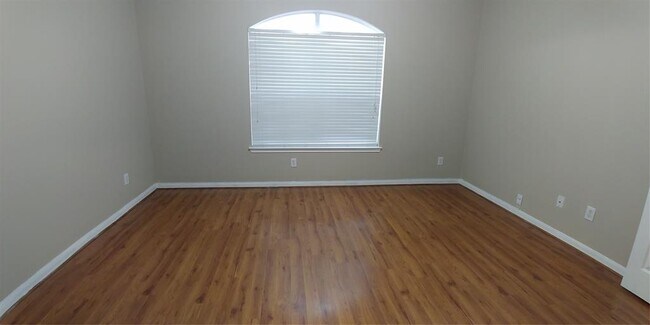 Foto del edificio - 14102 Lindencroft Ct