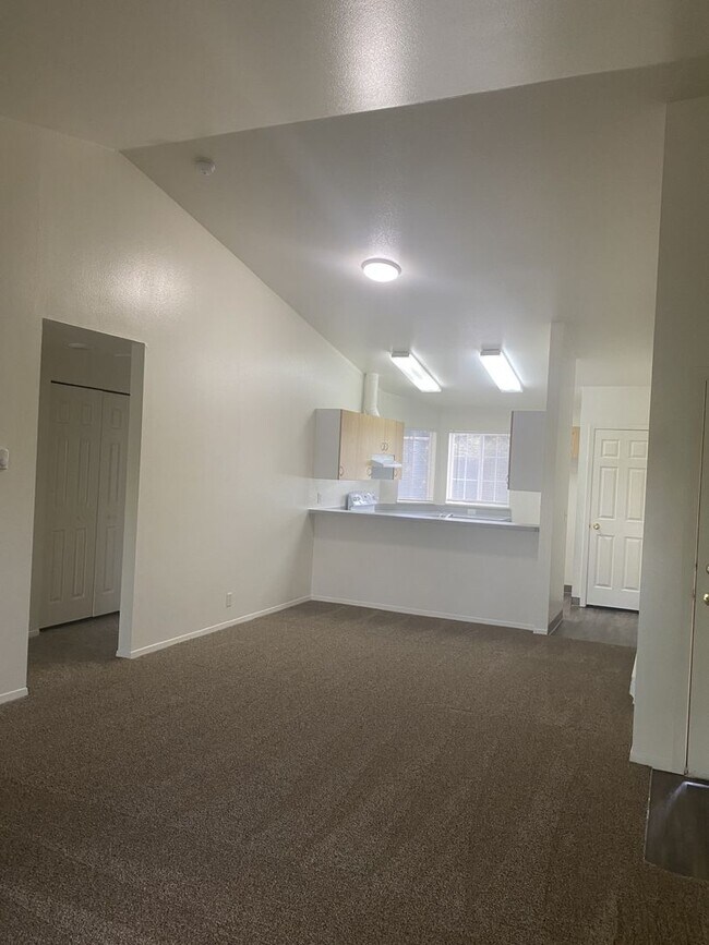 Foto del edificio - 1464 N Raymond St