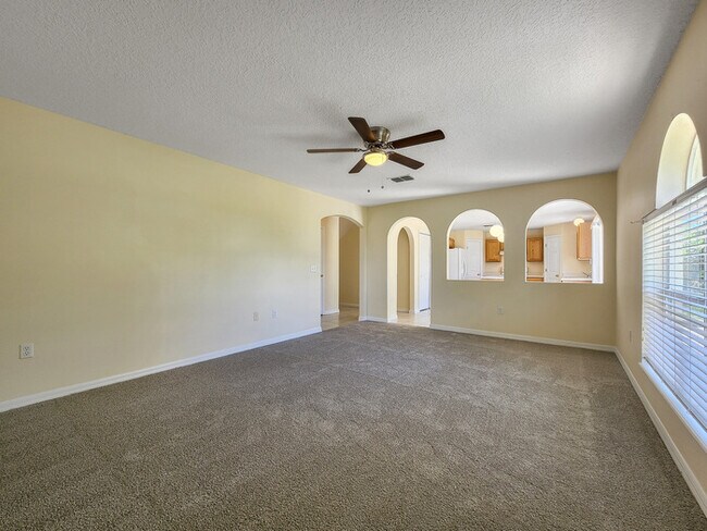 Building Photo - 4/2 For RENT!