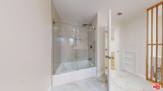 Foto del edificio - 4735 Nob Hill Dr