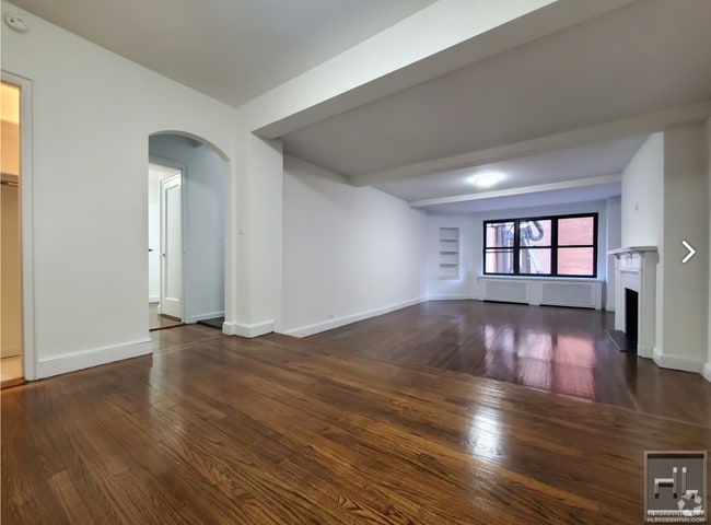Building Photo - 5 AVENUE