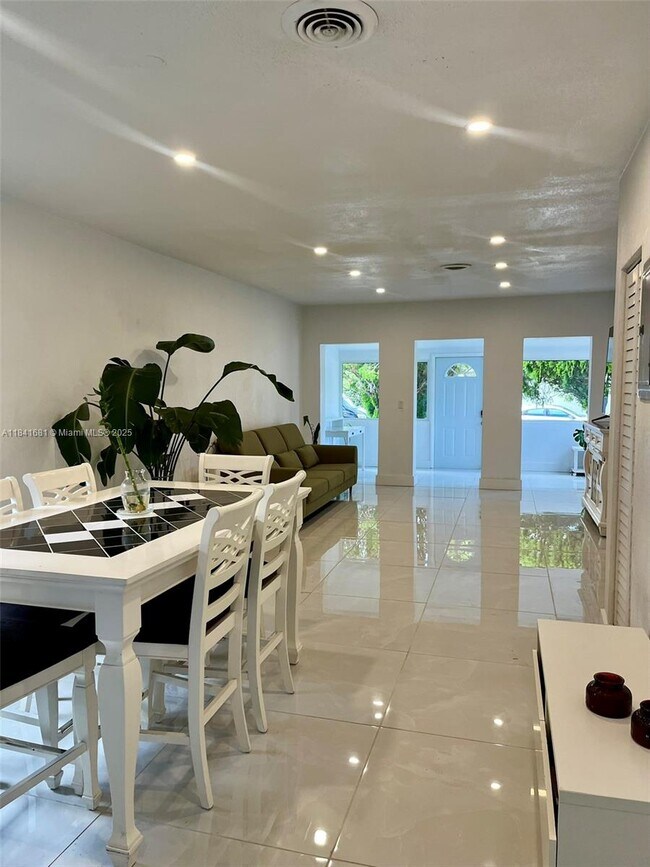 Foto del edificio - 1172 NE 160th Terrace