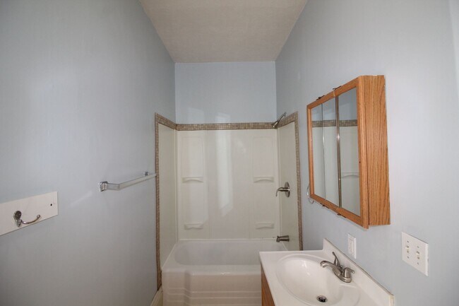 Foto del edificio - 4 Bedroom Home on West Side!