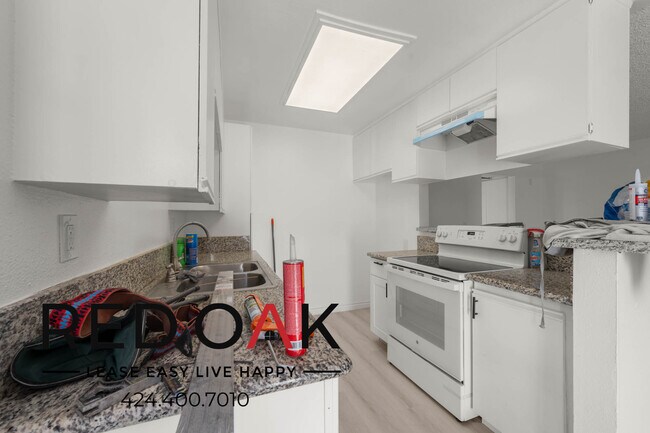Building Photo - Completely Re-Done One Bedroom with a Priv...