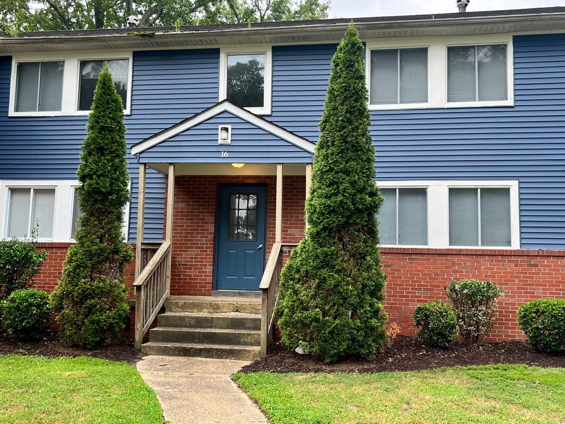 Primary Photo - Absolutely Adorable two bedroom is move in...