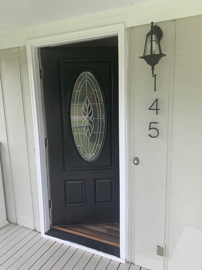 Foto del edificio - 145 Sally Hill Cir