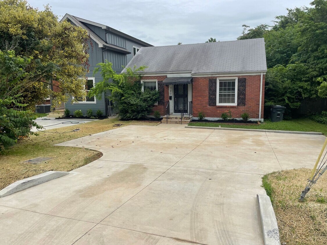 Primary Photo - 720 Groves Park Rd