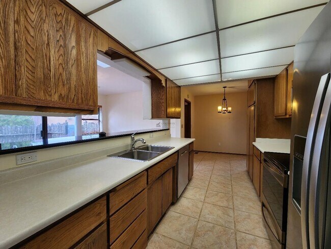 Foto del edificio - 246 Loma Entrada