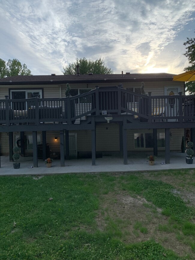 Building Photo - 3028 Quinby Dr