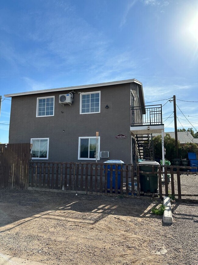 Building Photo - Move In Ready! Two Bedrooms